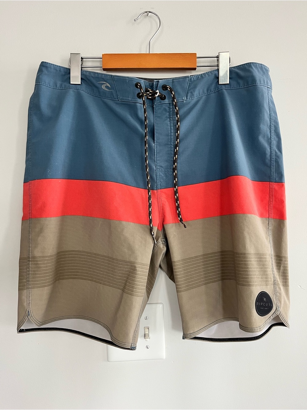 Rip Curl Blue, Red & Tan Colorblock Boardshorts Size 36